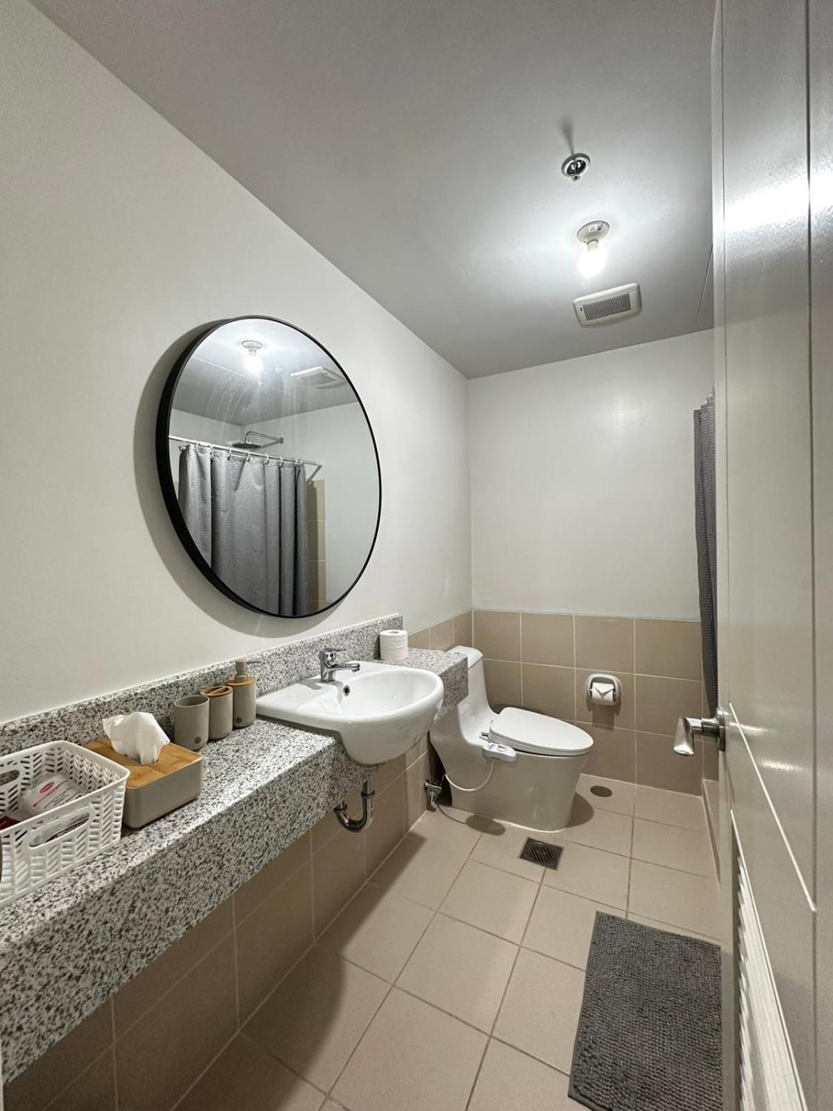 2 Bedroom Condo Unit Near Sm Bf & Naia At The Atherton By Dmci With 2 Balcony Paranaque City Exterior photo