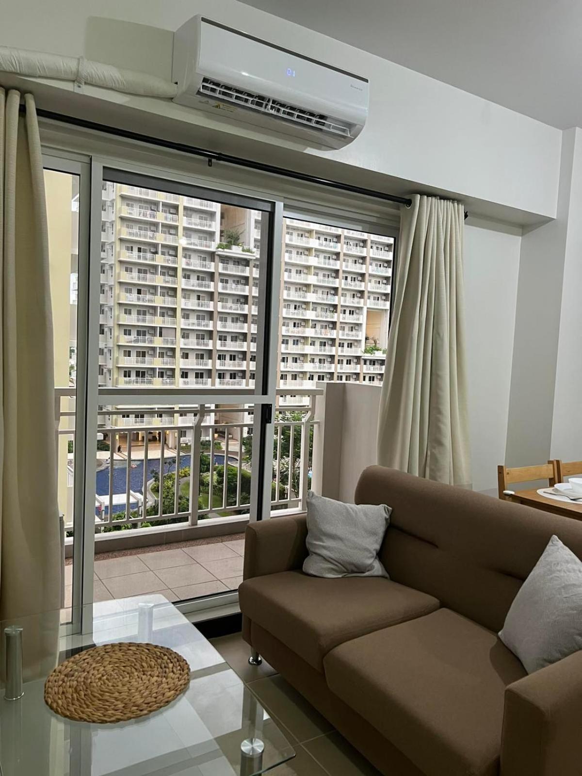 2 Bedroom Condo Unit Near Sm Bf & Naia At The Atherton By Dmci With 2 Balcony Paranaque City Exterior photo