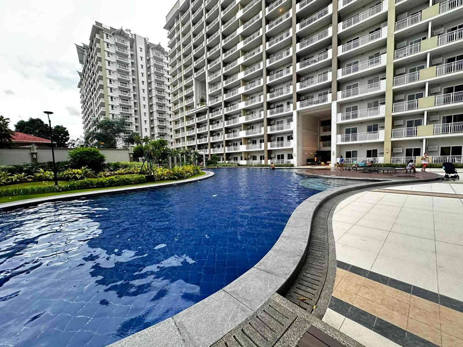 2 Bedroom Condo Unit Near Sm Bf & Naia At The Atherton By Dmci With 2 Balcony Paranaque City Exterior photo