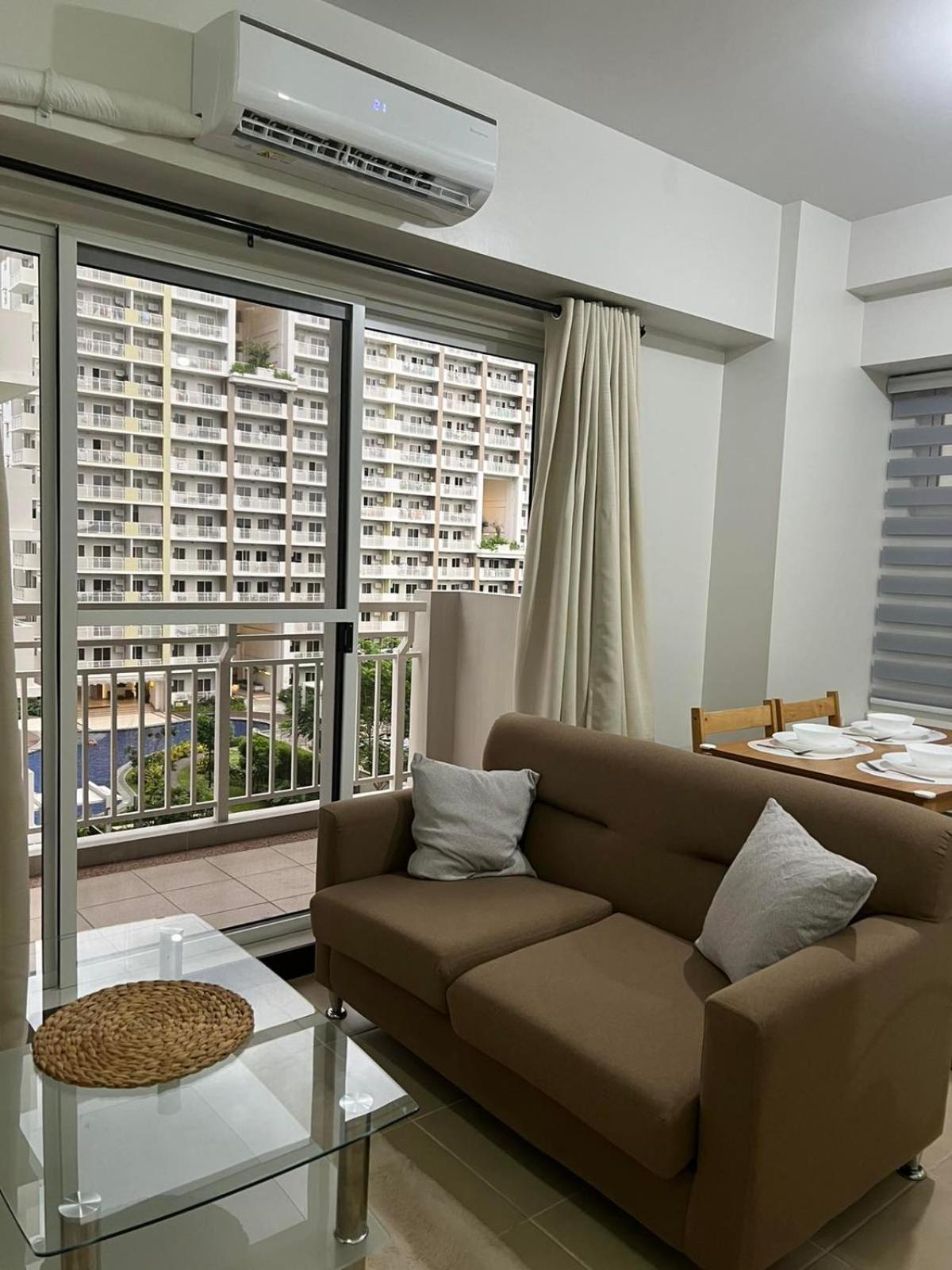 2 Bedroom Condo Unit Near Sm Bf & Naia At The Atherton By Dmci With 2 Balcony Paranaque City Exterior photo