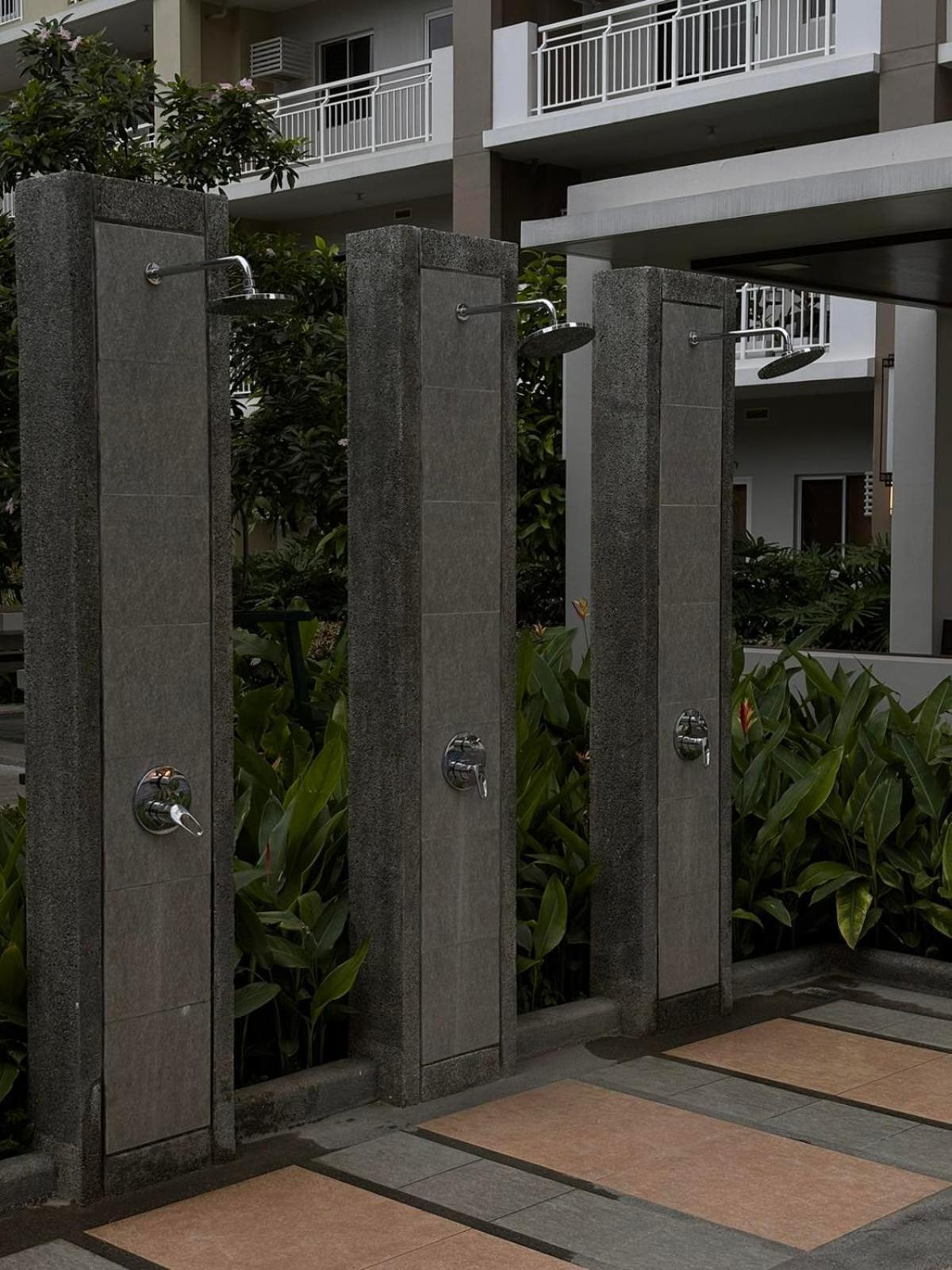 2 Bedroom Condo Unit Near Sm Bf & Naia At The Atherton By Dmci With 2 Balcony Paranaque City Exterior photo