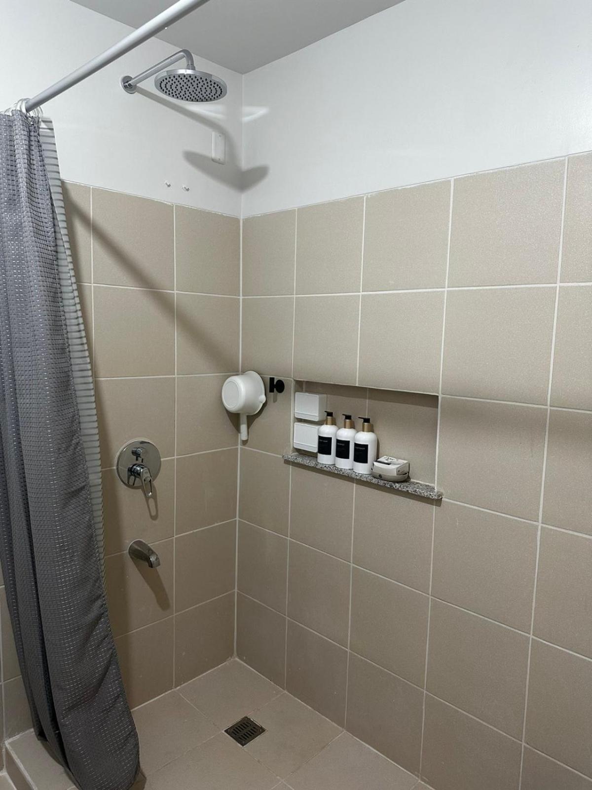 2 Bedroom Condo Unit Near Sm Bf & Naia At The Atherton By Dmci With 2 Balcony Paranaque City Exterior photo