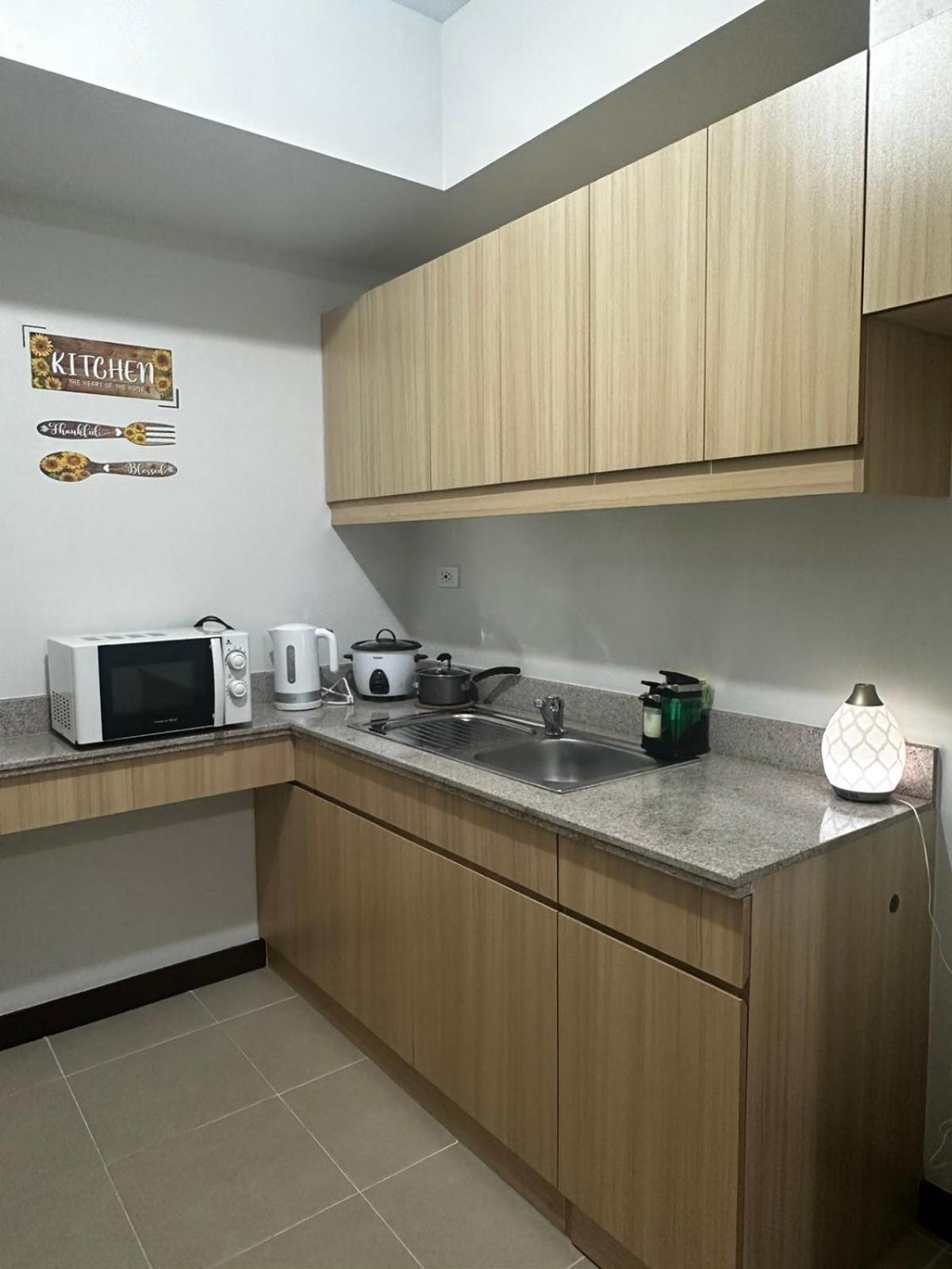 2 Bedroom Condo Unit Near Sm Bf & Naia At The Atherton By Dmci With 2 Balcony Paranaque City Exterior photo